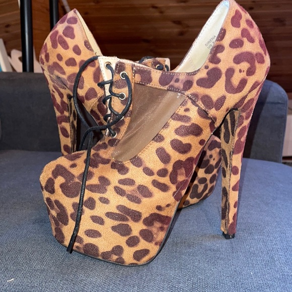 Leopard print Heels - Picture 1 of 5
